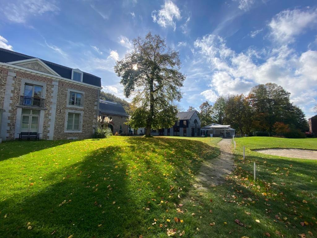 La Chambre Et Le Studio Du Chateau Du Golf De Bernalmont Liege Exterior photo