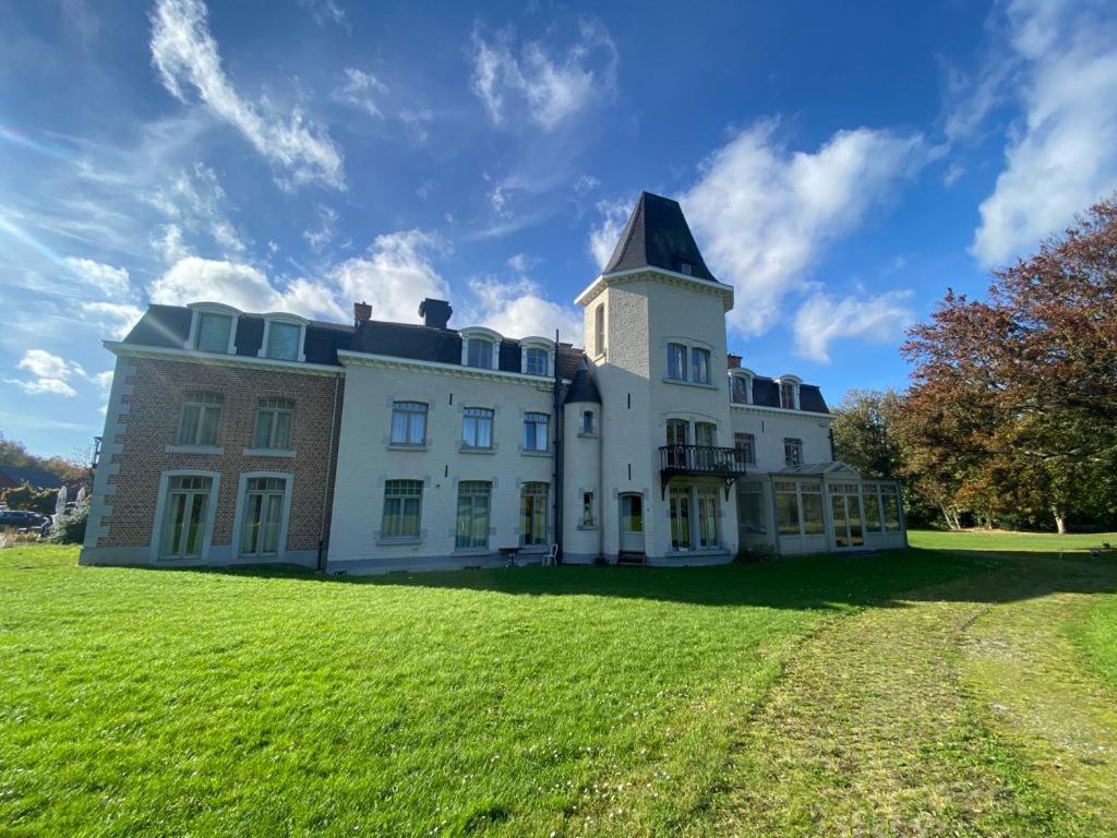 La Chambre Et Le Studio Du Chateau Du Golf De Bernalmont Liege Exterior photo