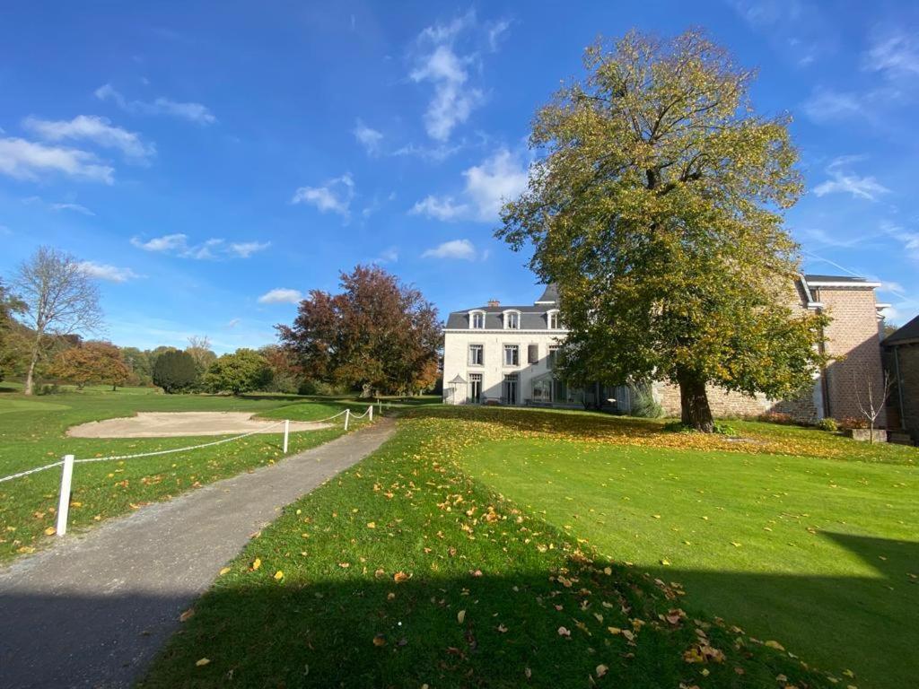 La Chambre Et Le Studio Du Chateau Du Golf De Bernalmont Liege Exterior photo