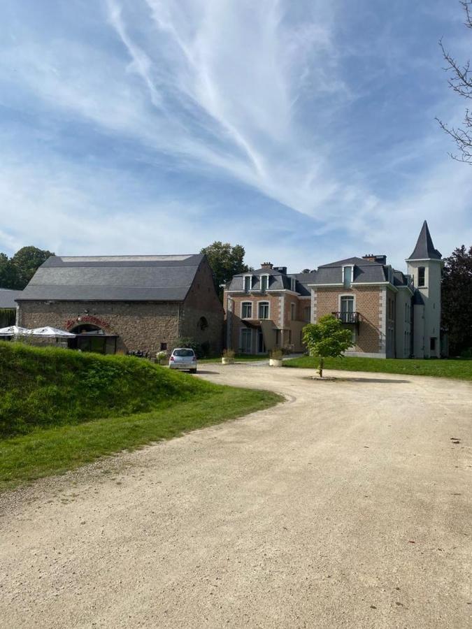 La Chambre Et Le Studio Du Chateau Du Golf De Bernalmont Liege Exterior photo