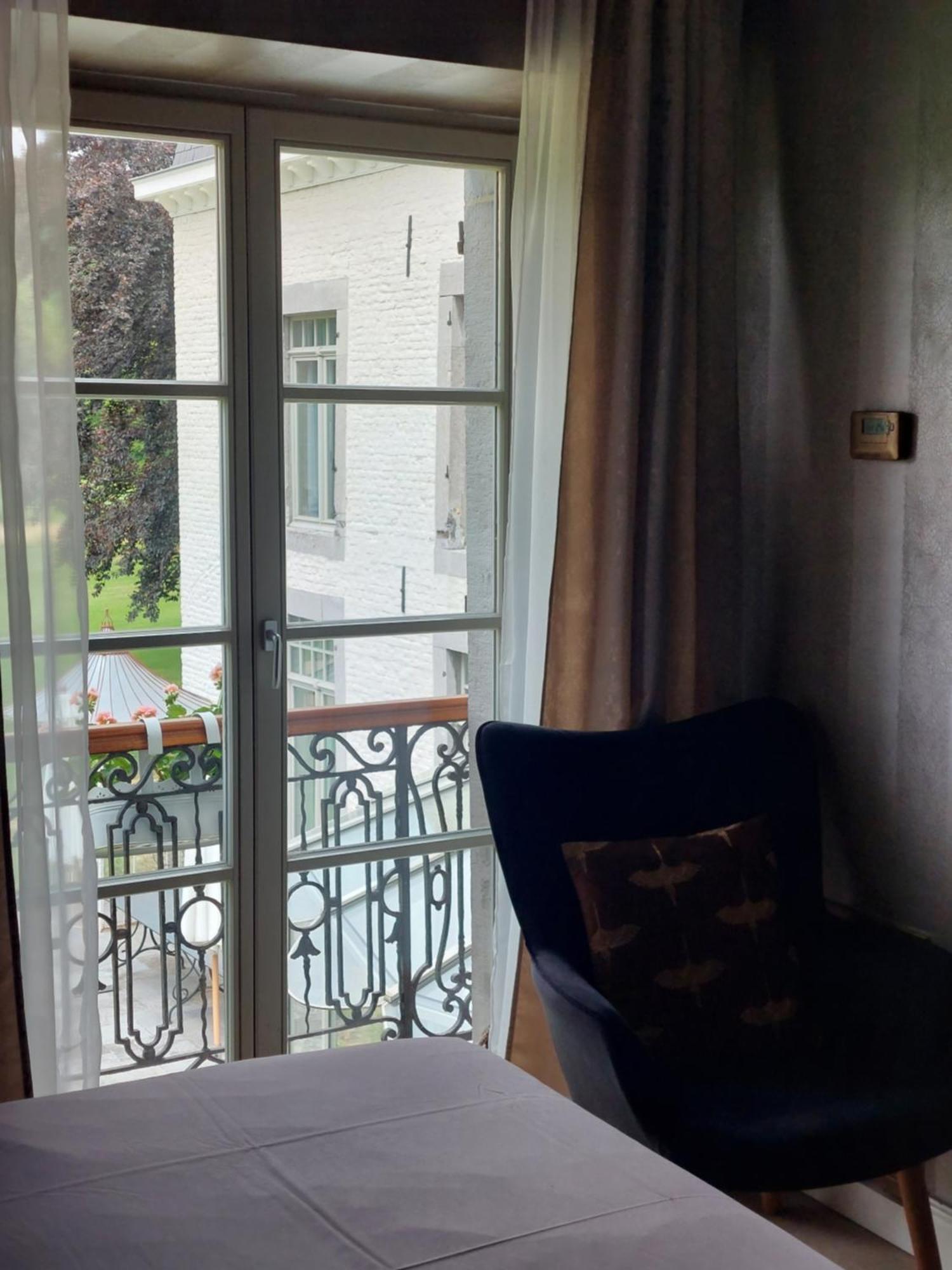 La Chambre Et Le Studio Du Chateau Du Golf De Bernalmont Liege Room photo