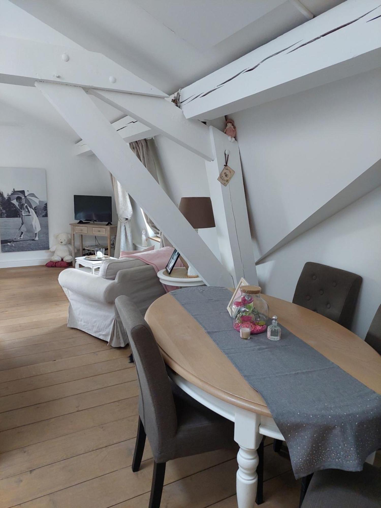 La Chambre Et Le Studio Du Chateau Du Golf De Bernalmont Liege Room photo